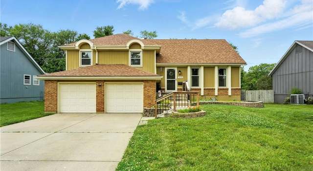 Photo of 10200 England Dr, Overland Park, KS 66212