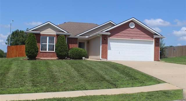 Photo of 1215 Foxridge Dr, Warrensburg, MO 64093