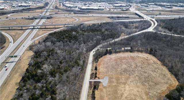 Photo of 1352 NW Pryor Rd, Lee's Summit, MO 64081