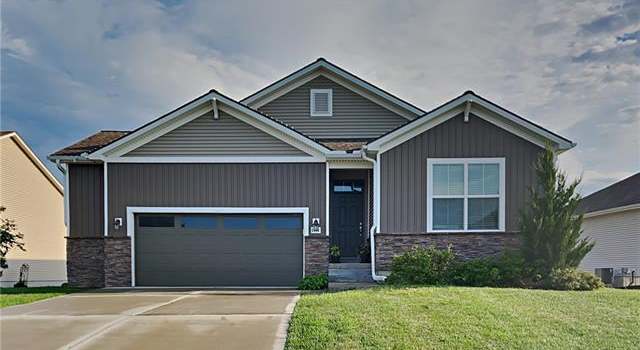 Photo of 1101 SW Cheshire Dr, Lee's Summit, MO 64083