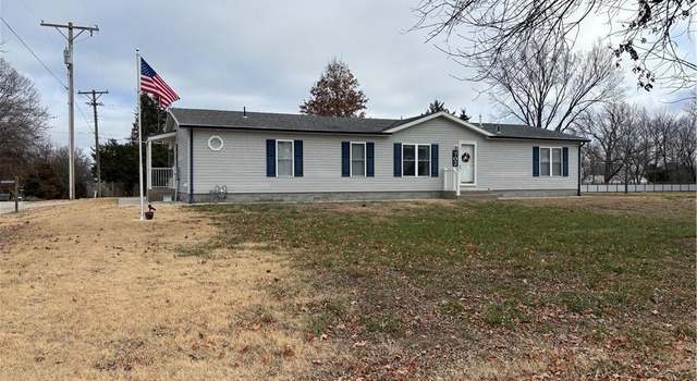 Photo of 702 S Grove St, Yates Center, KS 66783