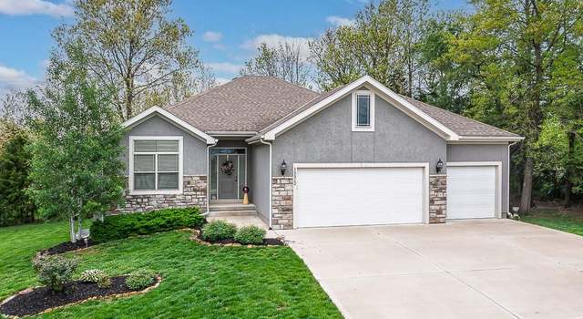 Photo of 15512 Aspen Ct, Basehor, KS 66007