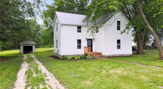Photo of 109 E Maple St, Sweet Springs, MO 65351