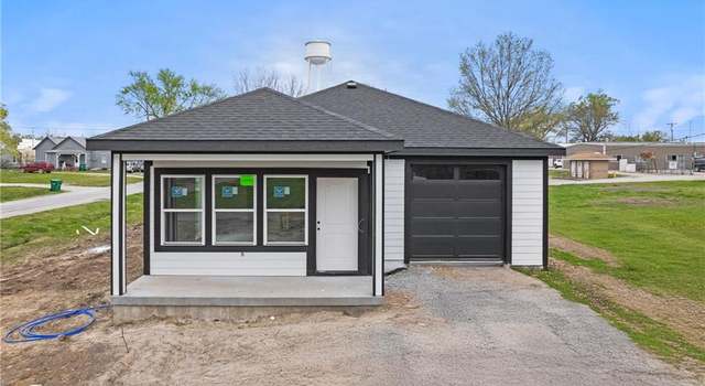 Photo of 45 E 6th St, Adrian, MO 64720
