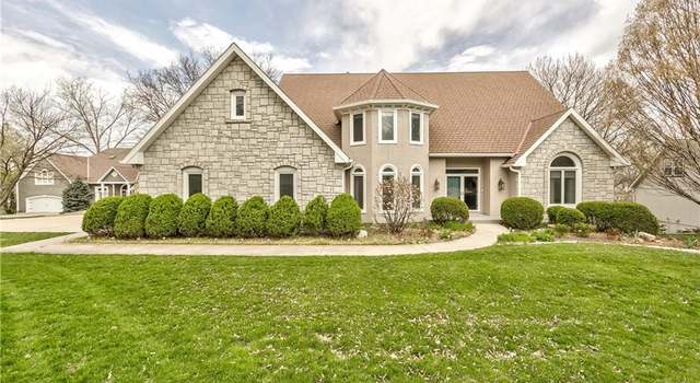 Photo of 700 White Oak Ln, Gladstone, MO 64116