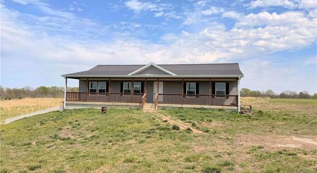 Photo of 23160 235th St, Leavenworth, KS 66048