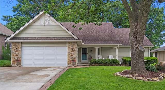 Photo of 621 Clubhouse Dr, Lee's Summit, MO 64086