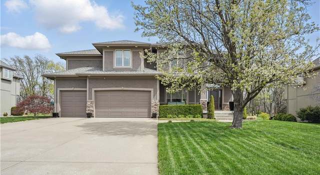 Photo of 517 NE Spring Creek Pl, Lee's Summit, MO 64086