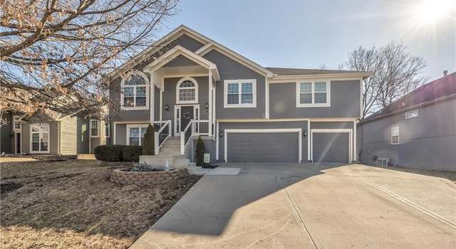 Photo of 15629 S Lindenwood Dr, Olathe, KS 66062