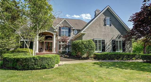 Photo of 313 NW Rockhill Cir, Lee's Summit, MO 64081