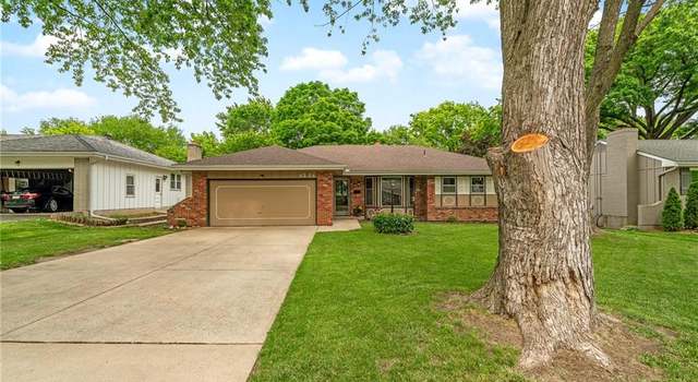 Photo of 9225 Hayes Dr, Overland Park, KS 66212