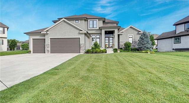 Photo of 15716 Canterbury St, Overland Park, KS 66085