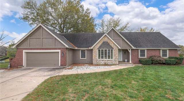 Photo of 302 NW Bramble Trail Cir, Lee's Summit, MO 64064
