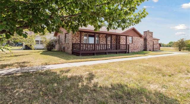 Photo of 901 W Chestnut St, Chanute, KS 66720