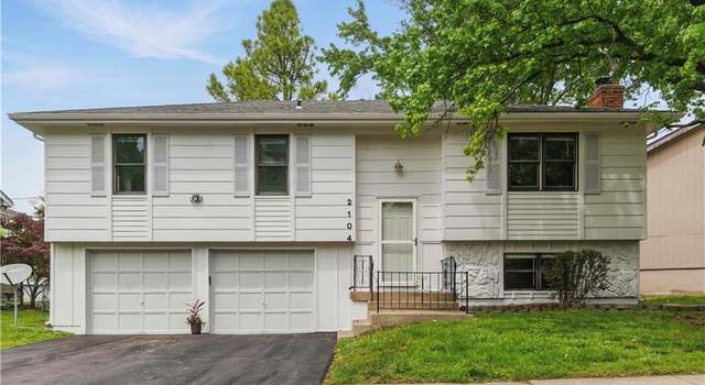 Photo of 2104 E Taylor Dr, Olathe, KS 66062