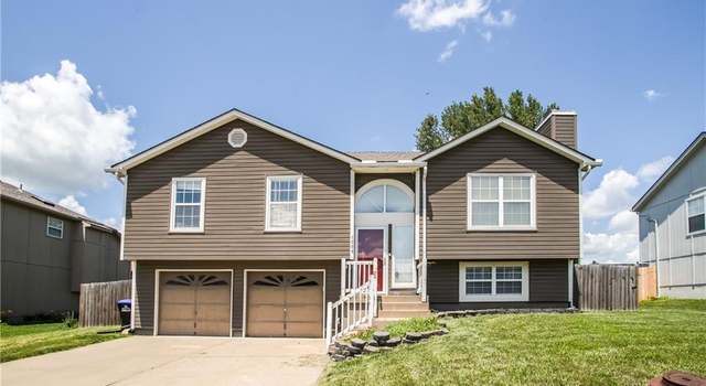 Photo of 1208 Dogwood Dr, Greenwood, MO 64034