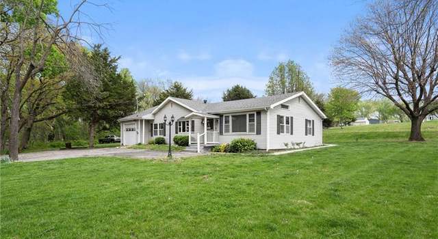 Photo of 735 N 142nd St, Bonner Springs, KS 66012