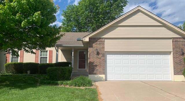 Photo of 689 NE Clubhouse Dr, Lee's Summit, MO 64086