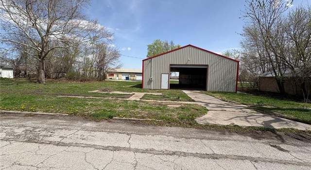 Photo of 708 Main St, Henrietta, MO 64036