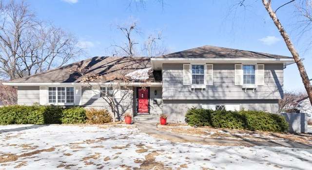 Photo of 4304 W 64th St, Prairie Village, KS 66208