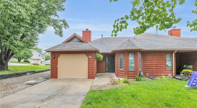Photo of 201 Summertree Ln, Lawrence, KS 66049