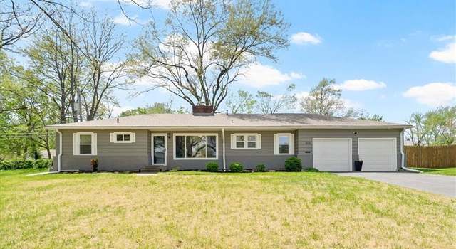 Photo of 8518 Floyd St, Overland Park, KS 66212