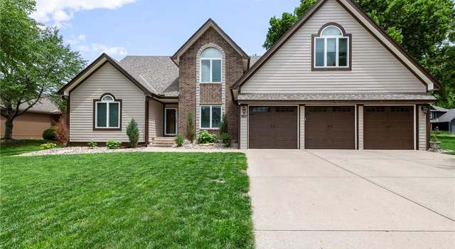 Photo of 3917 SW Windjammer Ct, Lee's Summit, MO 64082