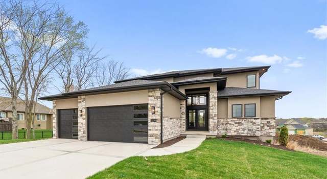 Photo of 2234 SW Crown Dr, Lee's Summit, MO 64082