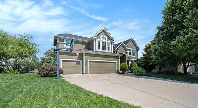 Photo of 5827 Roundtree St, Shawnee, KS 66226