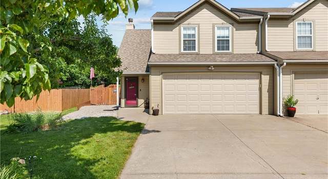 Photo of 643 NE Swann Cir, Lee's Summit, MO 64086