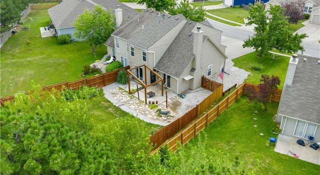 Photo of 643 NE Swann Cir, Lee's Summit, MO 64086