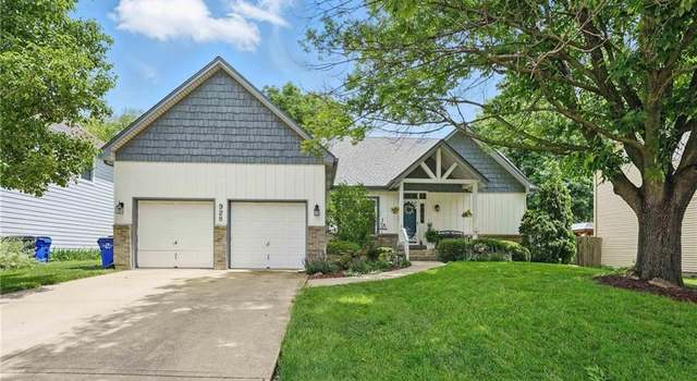 Photo of 928 E Oakview St, Olathe, KS 66061