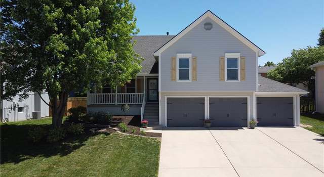 Photo of 1511 Bradford Dr, Greenwood, MO 64034
