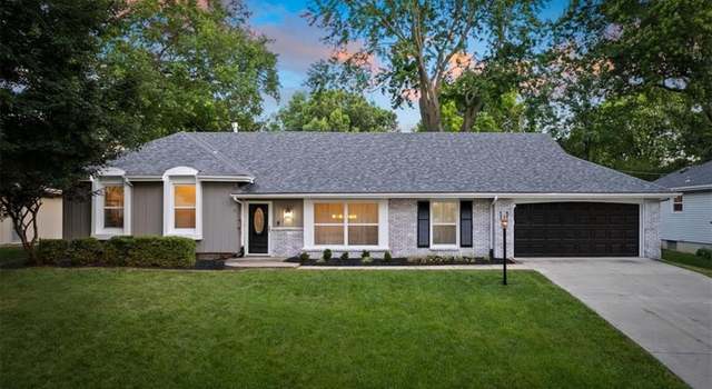 Photo of 11 W Bridlespur Dr, Kansas City, MO 64114