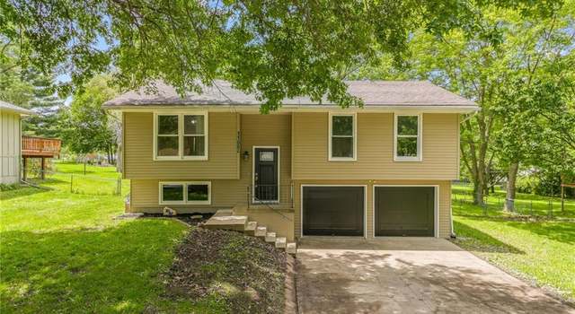 Photo of 11004 N Locust St, Kansas City, MO 64155