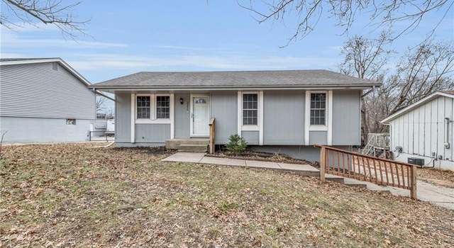Photo of 3215 NE 56th Ter, Gladstone, MO 64119