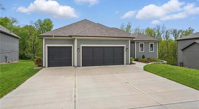 Photo of 6395 Sioux Dr, Parkville, MO 64152