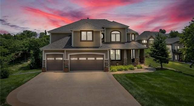 Photo of 2204 SE Pine Gate Cir, Blue Springs, MO 64014