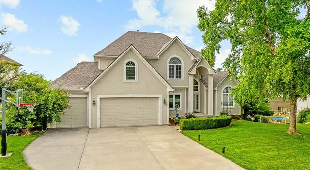 Photo of 216 Hidden Ridge Ln, Lees Summit, MO 64064