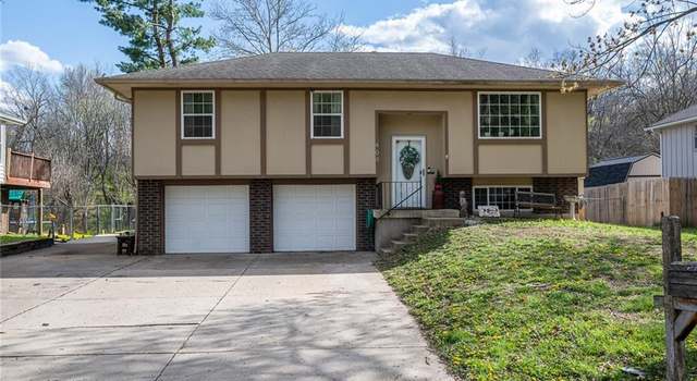 Photo of 404 SE Sandstone Dr, Blue Springs, MO 64015
