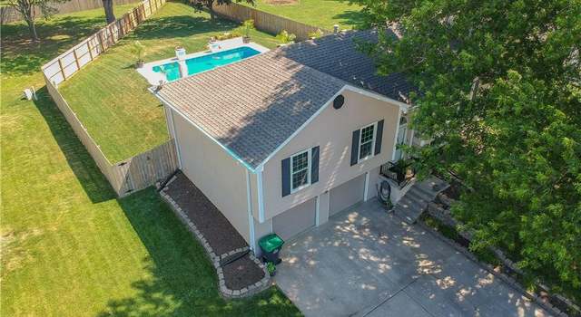 Photo of 1005 Hunters Rd, Blue Springs, MO 64014