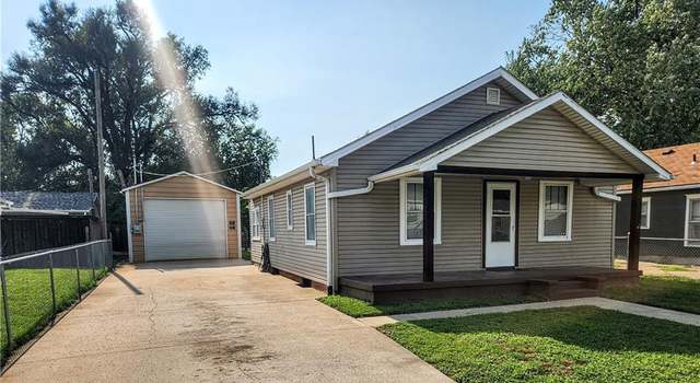 Photo of 6810 Carnegie St, Saint Joseph, MO 64504