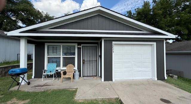 Photo of 2825 Kensington Ave, Kansas City, MO 64128