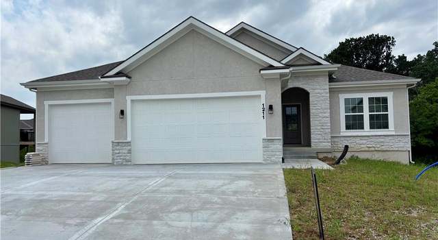 Photo of 1211 NW 4th St, Oak Grove, MO 64075