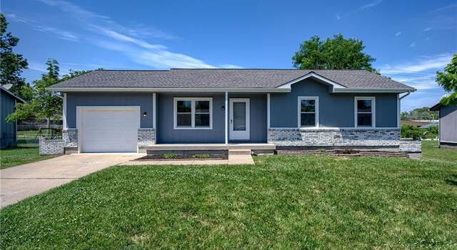 Photo of 810 Bobwhite Dr, Peculiar, MO 64078