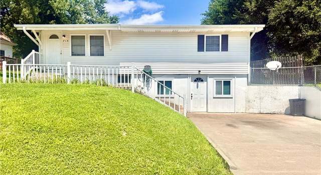 Photo of 715 E Jenkins St, Maryville, MO 64468