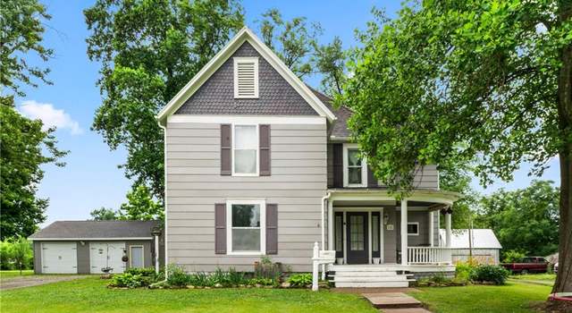 Photo of 106 Washington St, Sweet Springs, MO 65351