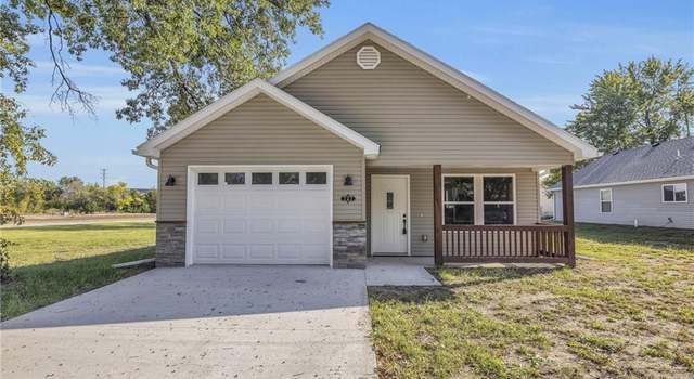 Photo of 707 Pacific Ave, Osawatomie, KS 66064