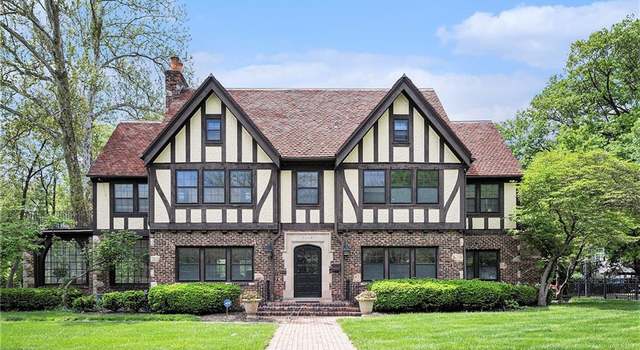 Photo of 5760 Ward Pkwy, Kansas City, MO 64113