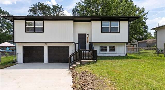 Photo of 105 W Meriwood Ln, Edgerton, KS 66021